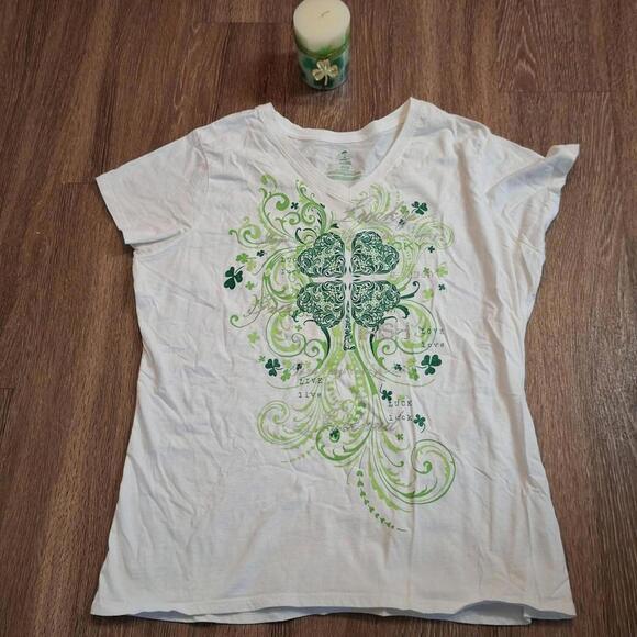White Women's Short Sleeve T-Shirt with Green Shamrock Design Size 2X - Picture 1 of 5